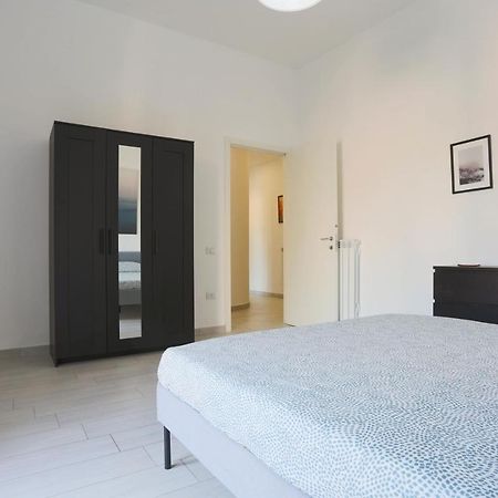 Bright & Central Apartment Near The Station Salerno Esterno foto