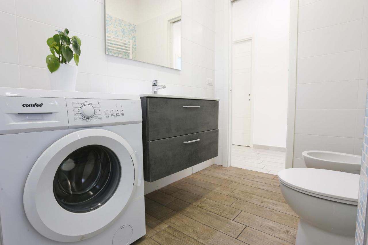 Bright & Central Apartment Near The Station Salerno Esterno foto