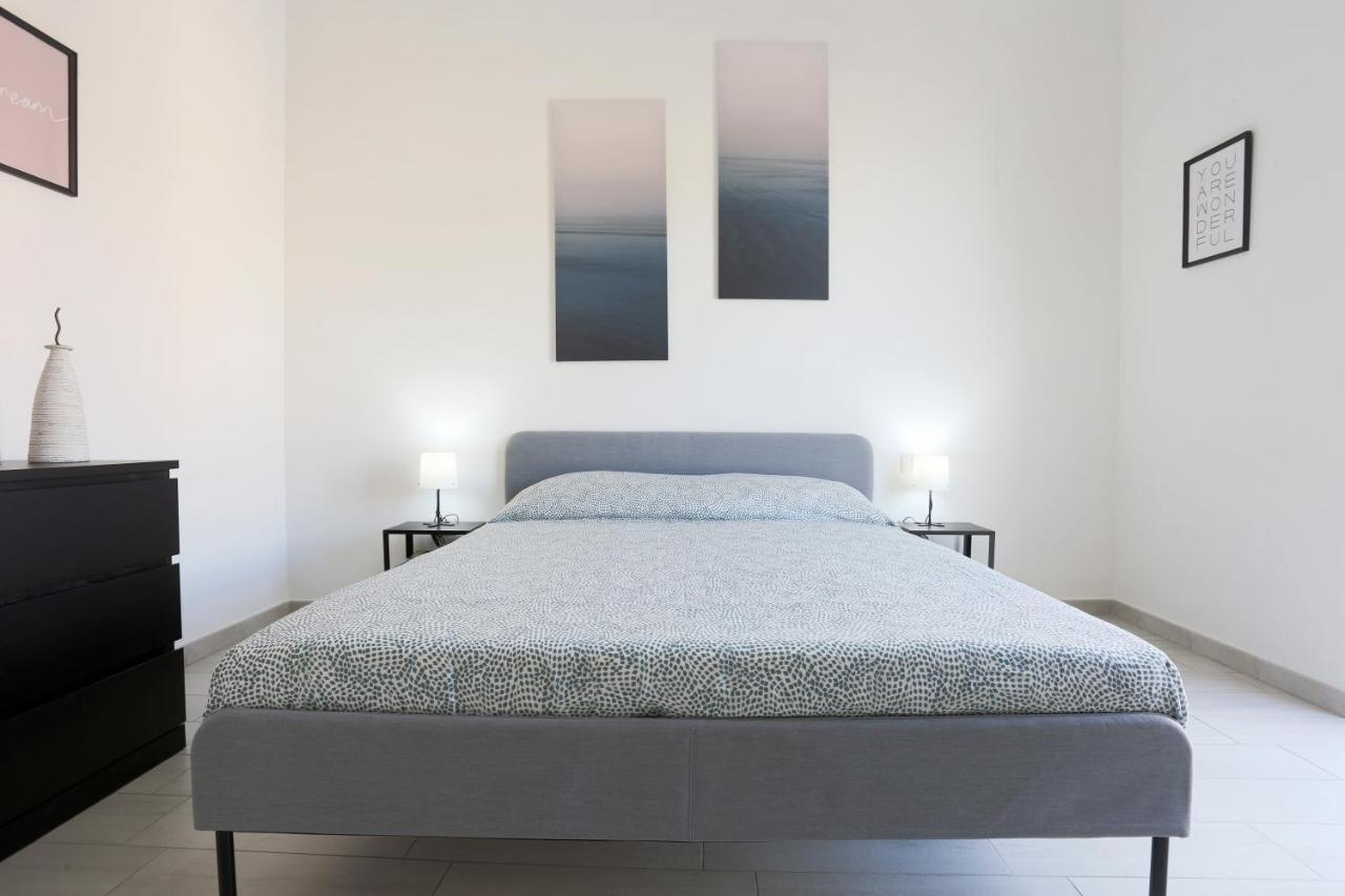 Bright & Central Apartment Near The Station Salerno Esterno foto