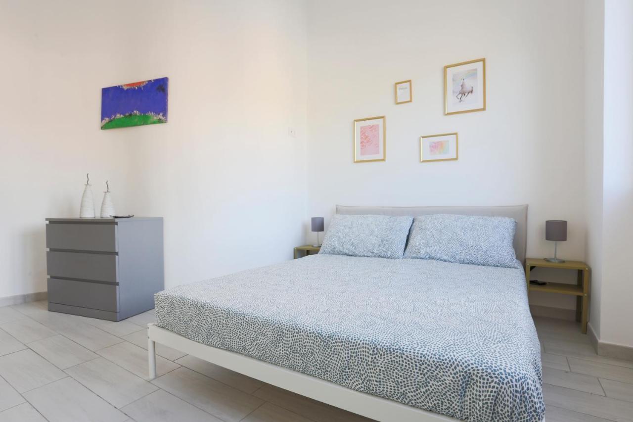 Bright & Central Apartment Near The Station Salerno Esterno foto