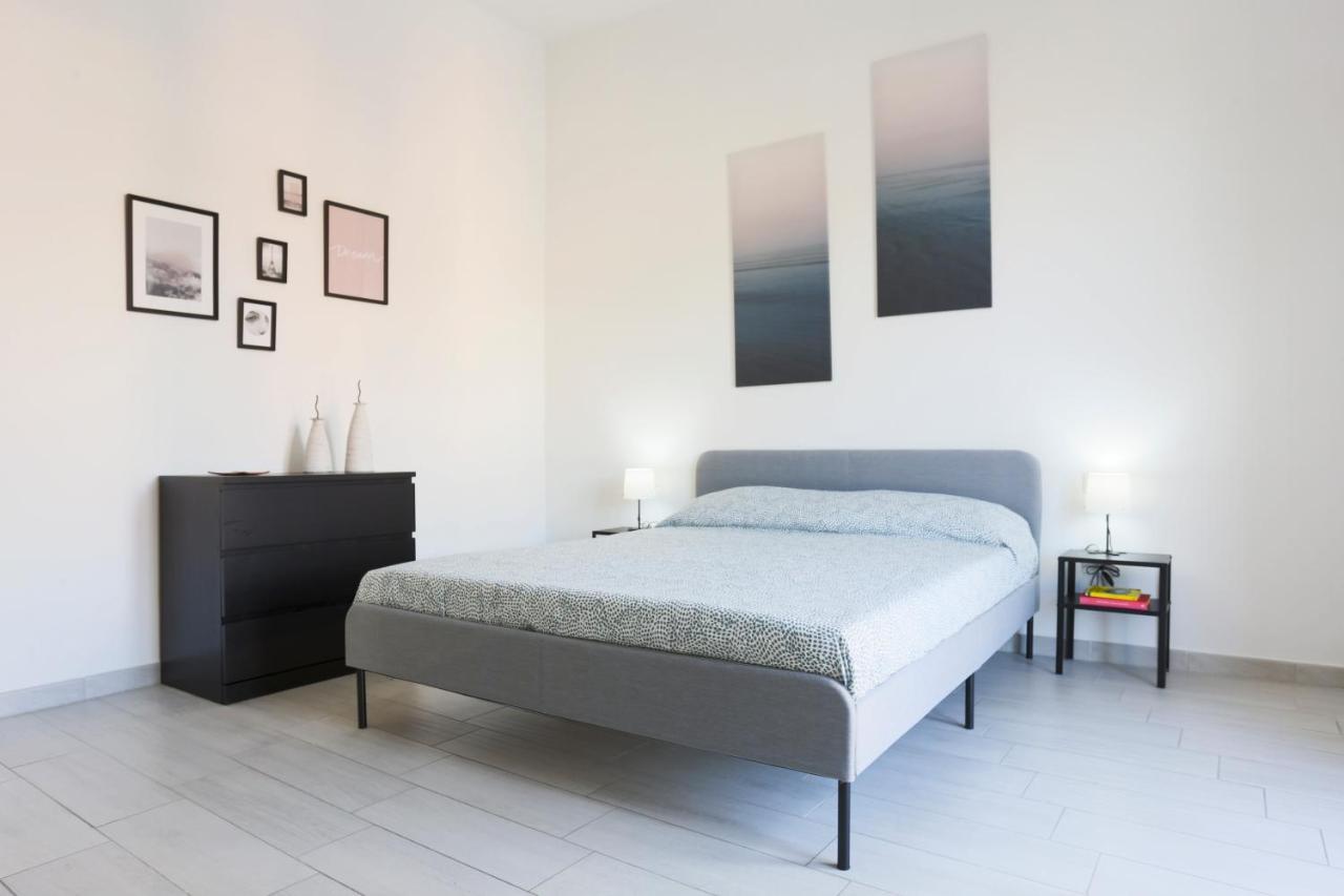 Bright & Central Apartment Near The Station Salerno Esterno foto