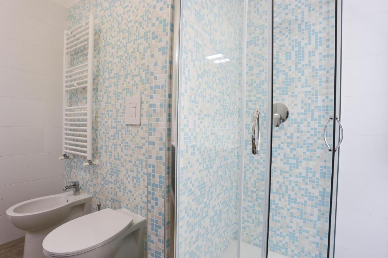 Bright & Central Apartment Near The Station Salerno Esterno foto