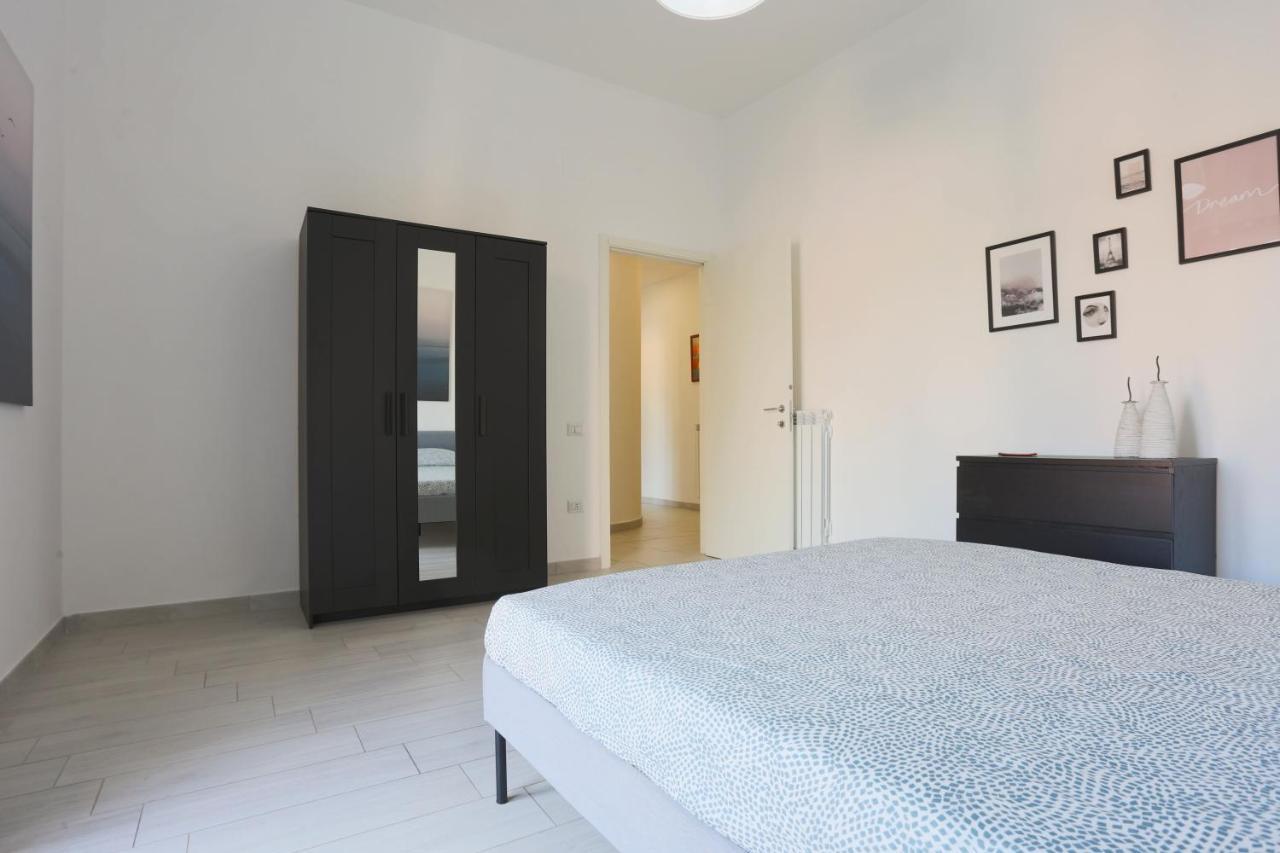 Bright & Central Apartment Near The Station Salerno Esterno foto